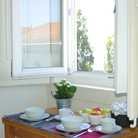 Stunning With River View Apartment *